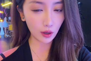 任务还没完成赢下G6的文班出席发布会表情非常严肃！