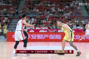信心爆棚王俊杰45度角接球就拔！大号三分打停对手！